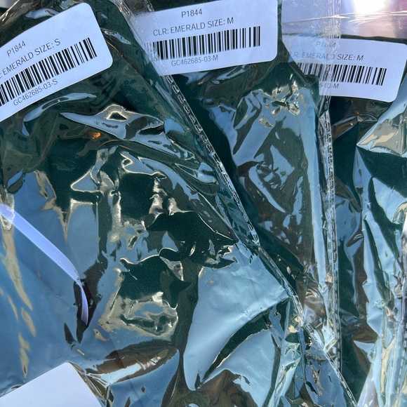 Lulus satin jumpsuit- EMERALD GREEN - Picture 9 of 12